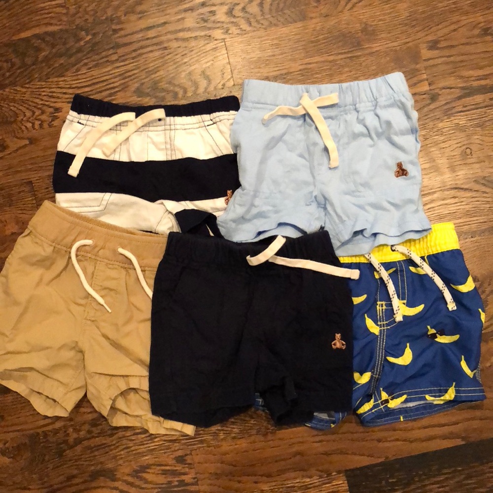Bundle of 6-12 month shorts.